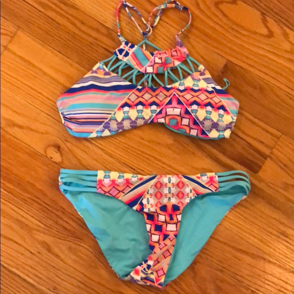 Reversible halter multicolored bikini set